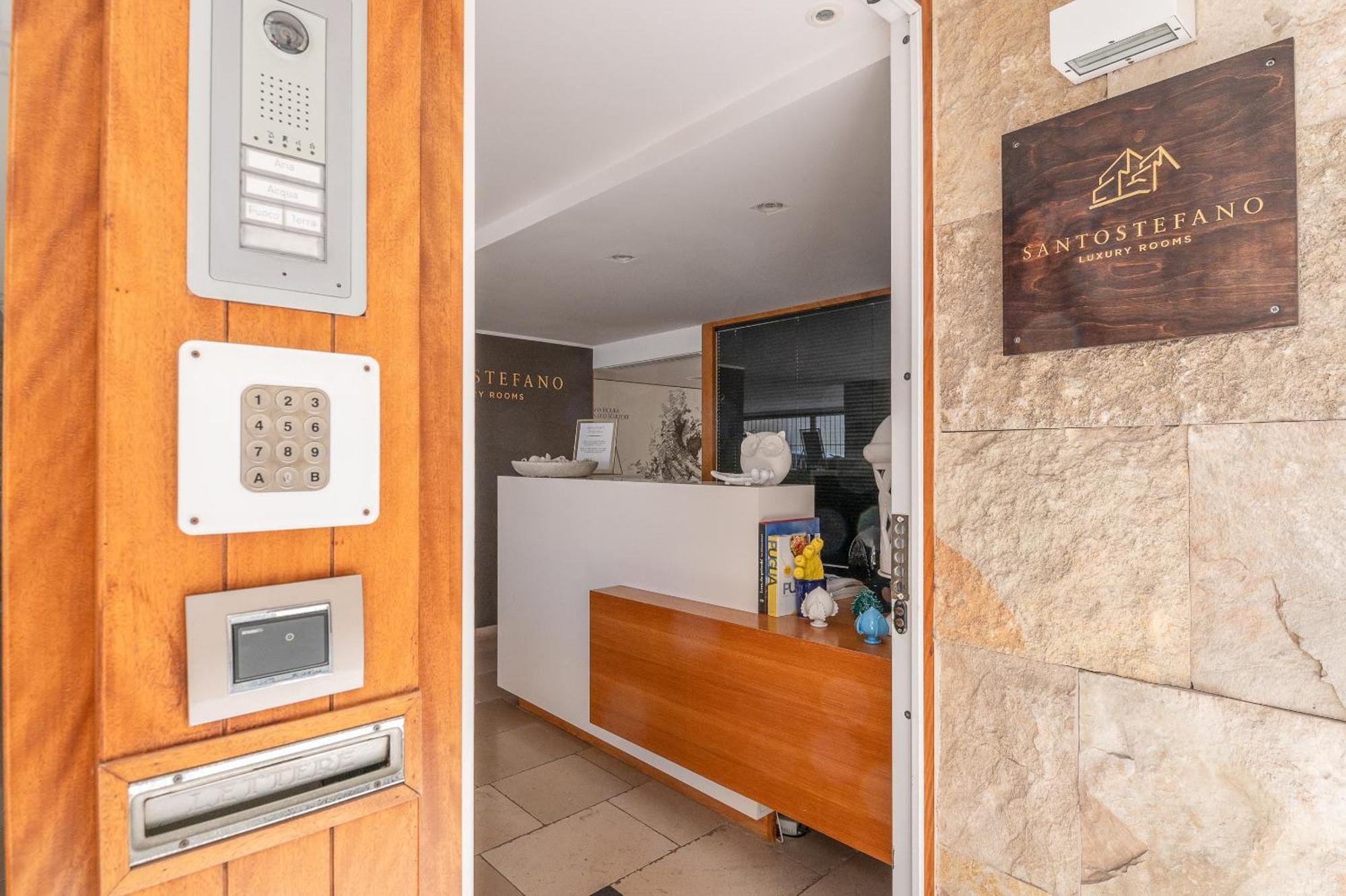 Santo Stefano Raro Rooms Collection Brindisi Exterior photo